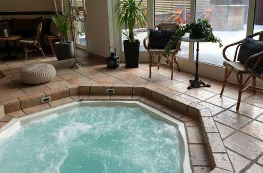 Treetop Spa Hangout & Hotel
